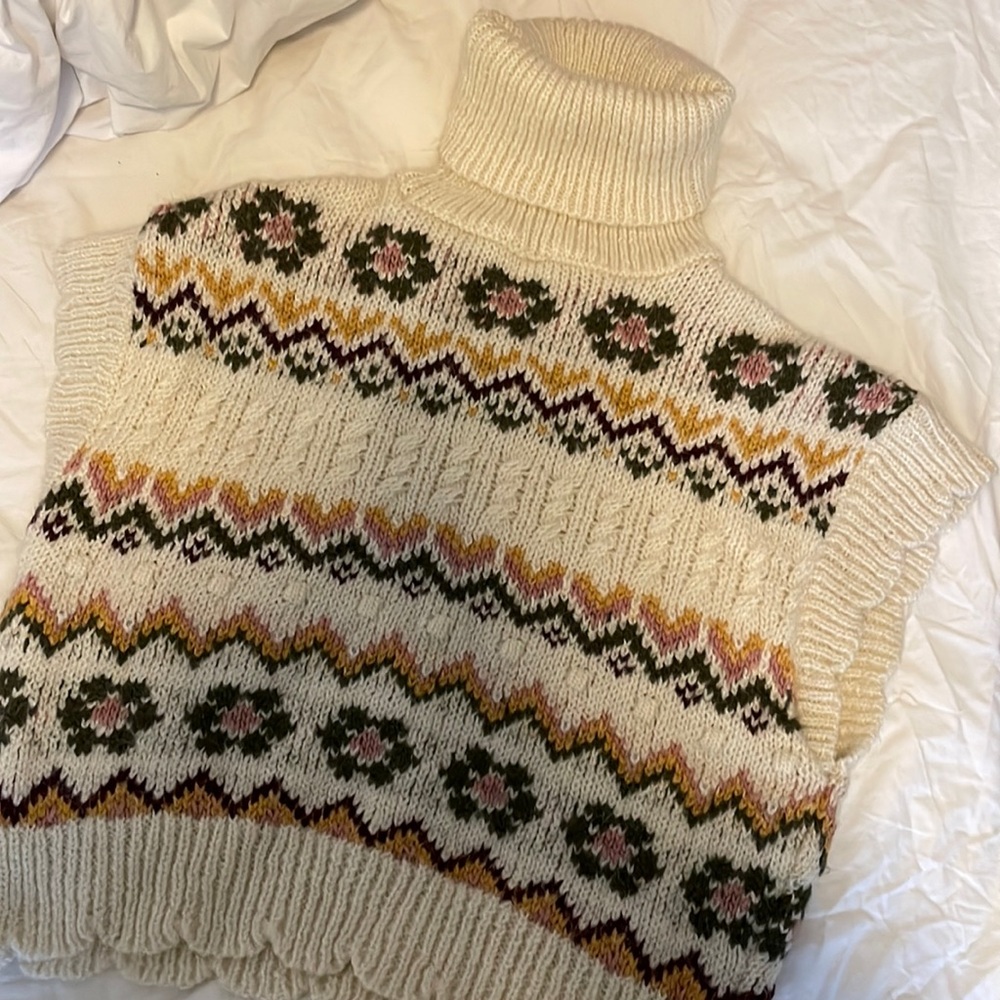 Turtle neck knitted vest